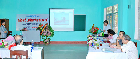 Quang cảnh tại buổi bảo vệ luận văn thạc sĩ. Ảnh Minh Trực