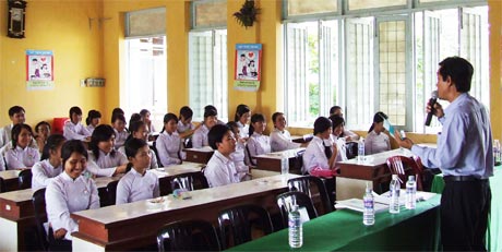 Tư vấn, giáo dục giới tính là hoạt động cần thiết đối với học sinh.