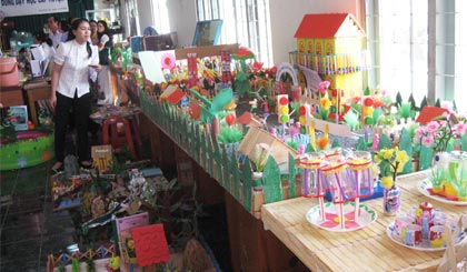 Hội thi đồ dùng, thiết bị dạy học.