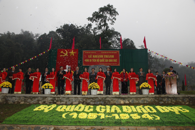 Phó Thủ tướng Nguyễn Thiên Nhân cắt băng khánh thành Khu di tích lịch sử Bộ Quốc gia Giáo dục .