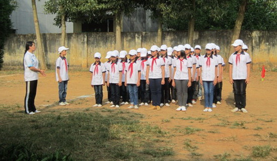 Một giờ học thể dục của học sinh trường THCS Ký Phú, Đại Từ, Thái Nguyên.