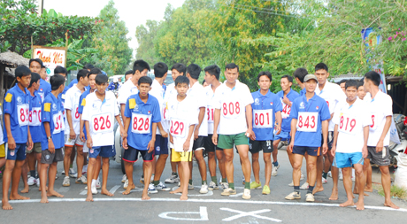 Các VĐV nam chuẩn bị xuất phát cự ly 10km chuyên nghiệp.
