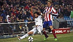 Real 2-2 Atletico: Torres bắn hạ Kền kền