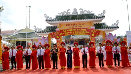 Đại biểu Trung ương, tỉnh và thị xã cắt băng khánh thành Đền thờ Liệt sĩ TX.Gò Công.