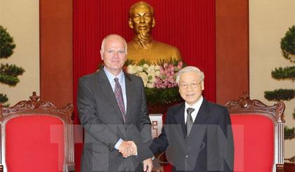 Tổng Bí thư Nguyễn Phú Trọng tiếp Đại sứ, Trưởng phái đoàn EU Franz Jessen. Ảnh: Trí Dũng/TTXVN
