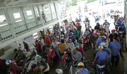 Khi cầu Mỹ Lợi hoàn thành và đưa vào sử dụng, những chuyến phà qua sông Vàm Cỏ nối Tiền Giang với Long An sẽ chỉ còn lại trong hoài niệm.