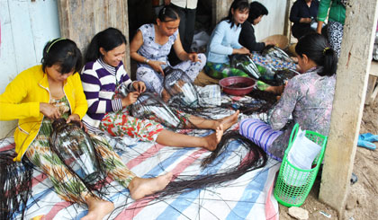 Dạy nghề ở xã Tân Phú.