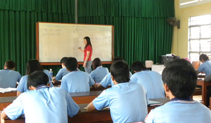  Lao động Tiền Giang được đào tạo tiếng Hàn trước khi xuất cảnh sang Hàn Quốc làm việc.  