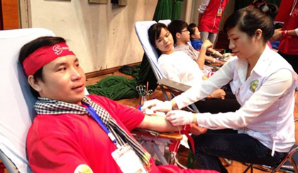 Hiến máu tình nguyện góp phần đảm bảo an toàn truyền máu. Ảnh: nihbt.org.vn.