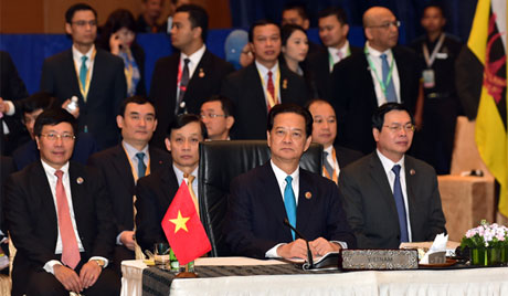 Thủ tướng Nguyễn Tấn Dũng nhấn mạnh việc hình thành Cộng đồng ASEAN 2015 có ý nghĩa lịch sử, thể hiện nhận thức chung và quyết tâm của các quốc gia thành viên ASEAN. Ảnh: VGP/Nhật Bắc