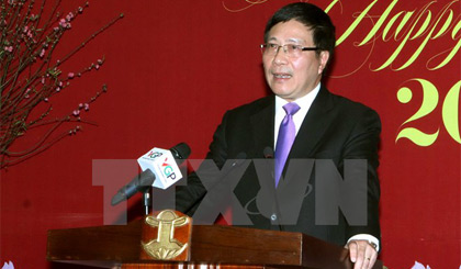 Phó Thủ tướng, Bộ trưởng Bộ Ngoại giao Phạm Bình Minh phát biểu chúc mừng các nhà báo tại buổi gặp mặt. Ảnh: Nguyễn Dân/TTXVN
