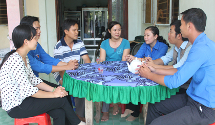 Cán bộ Xã đoàn thường xuyên tham gia sinh hoạt với các chi đoàn.