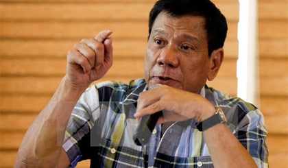 Tổng thống Rodrigo Duterte phát biểu trong cuộc họp báo đầu tiên sau khi ông tuyên bố đắc cử Tổng thống. Nguồn: EPA/TTXVN