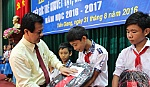 Trao học bổng cho 265 học sinh khuyết tật, mồ côi
