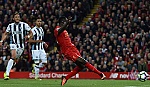 Arsenal, Liverpool chia ngôi đầu Premier League