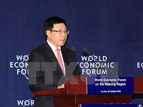 Phó Thủ tướng, Bộ trưởng Bộ Ngoại giao Phạm Bình Minh dự và phát biểu bế mạc diễn đàn. Ảnh: Phạm Kiên/TTXVN