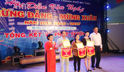 Ngày 30-12-2016, Phòng GD-ĐT TP. Mỹ Tho tổ chức tổng kết, trao  giải Hội diễn văn nghệ “Mừng Đảng - Mừng Xuân” năm học 2016 - 2017.