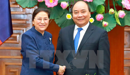 Thủ tướng Nguyễn Xuân Phúc hội kiến Chủ tịch Quốc hội nước Cộng hòa Dân chủ Nhân dân Lào Pany Yathotou sang thăm hữu nghị chính thức Việt Nam. Ảnh: Thống Nhất/TTXVN
