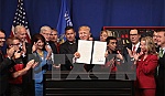 Ông Trump muốn thắt chặt chương trình thị thực cho người có tay nghề