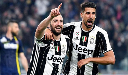 Gonzalo Higuain đang giúp Juventus bay cao. (Nguồn: ESPN)