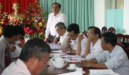Ông Lê Văn Nghĩa, Phó Chủ tịch UBND tỉnh trả lời nội dung thắc mắc của người dân.