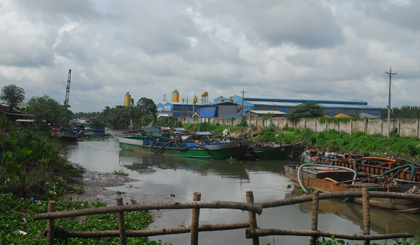 Tiền Giang bắt giữ các ghe khai thác cát lậu tại khu neo nậu phương tiện vi phạm của tỉnh.