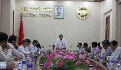 Chủ tịch UBND tỉnh phát biểu tại buổi họp.