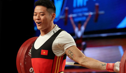 Thạch Kim Tuấn mừng chiến thắng. Ảnh: IWF.net 