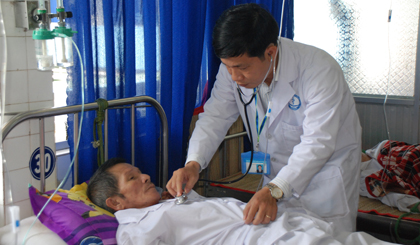 THA là nguyên nhân hàng đầu gây nên đột quỵ (ảnh: Bệnh nhân đột quỵ đang được điều trị tại Khoa Nội thần kinh,  Bệnh viện Đa khoa trung tâm tỉnh).