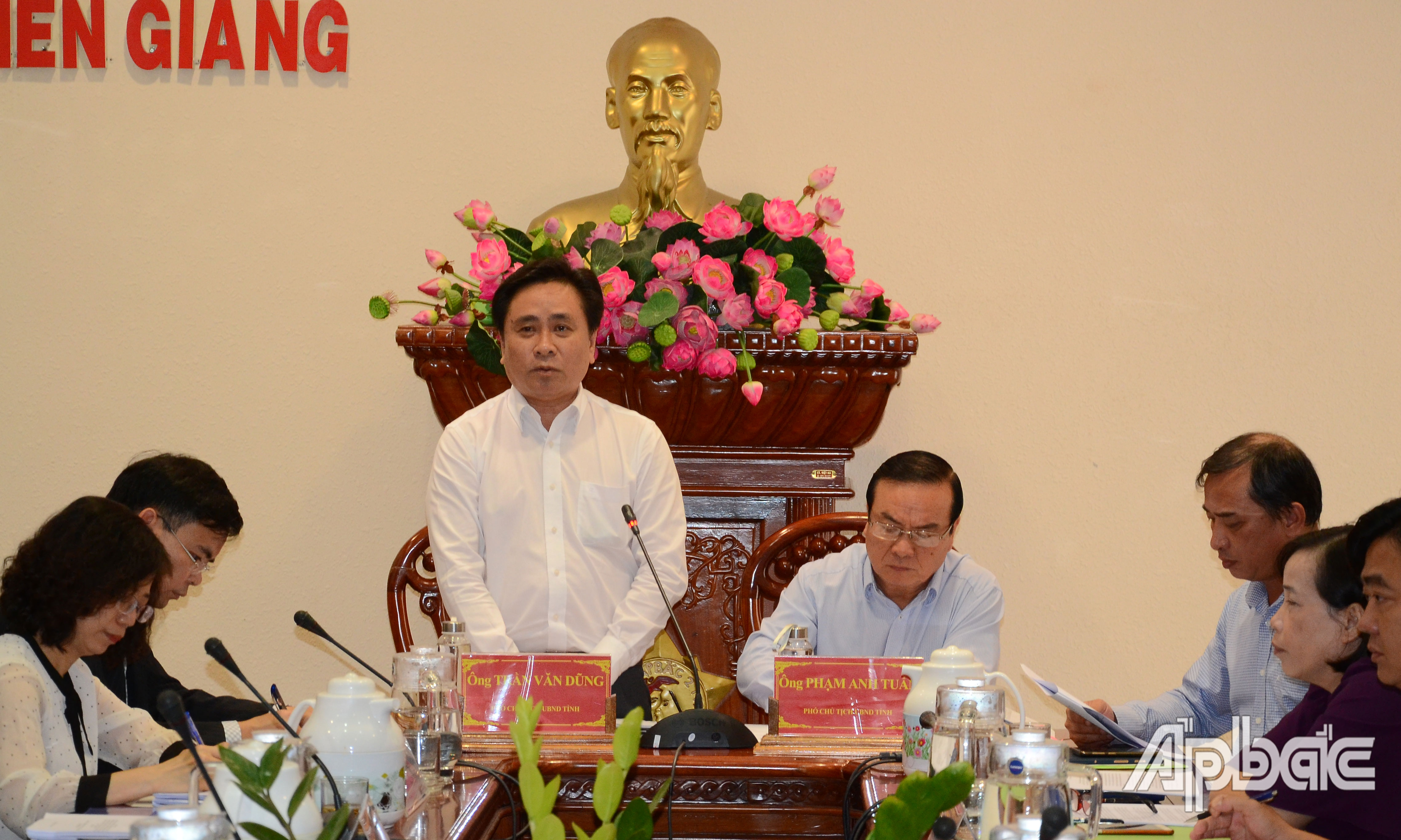 Phó Chủ tịch UBND tỉnh Trần Văn Dũng phát biểu tại buổi làm việc.
