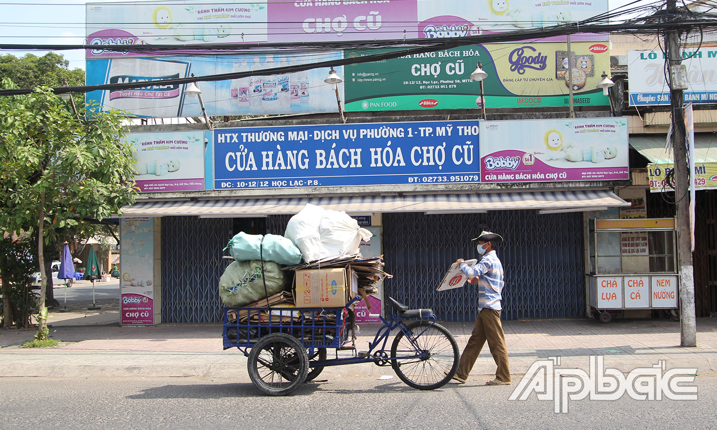 Một cửa hàng bách hóa giảm thời gian hoạt động.