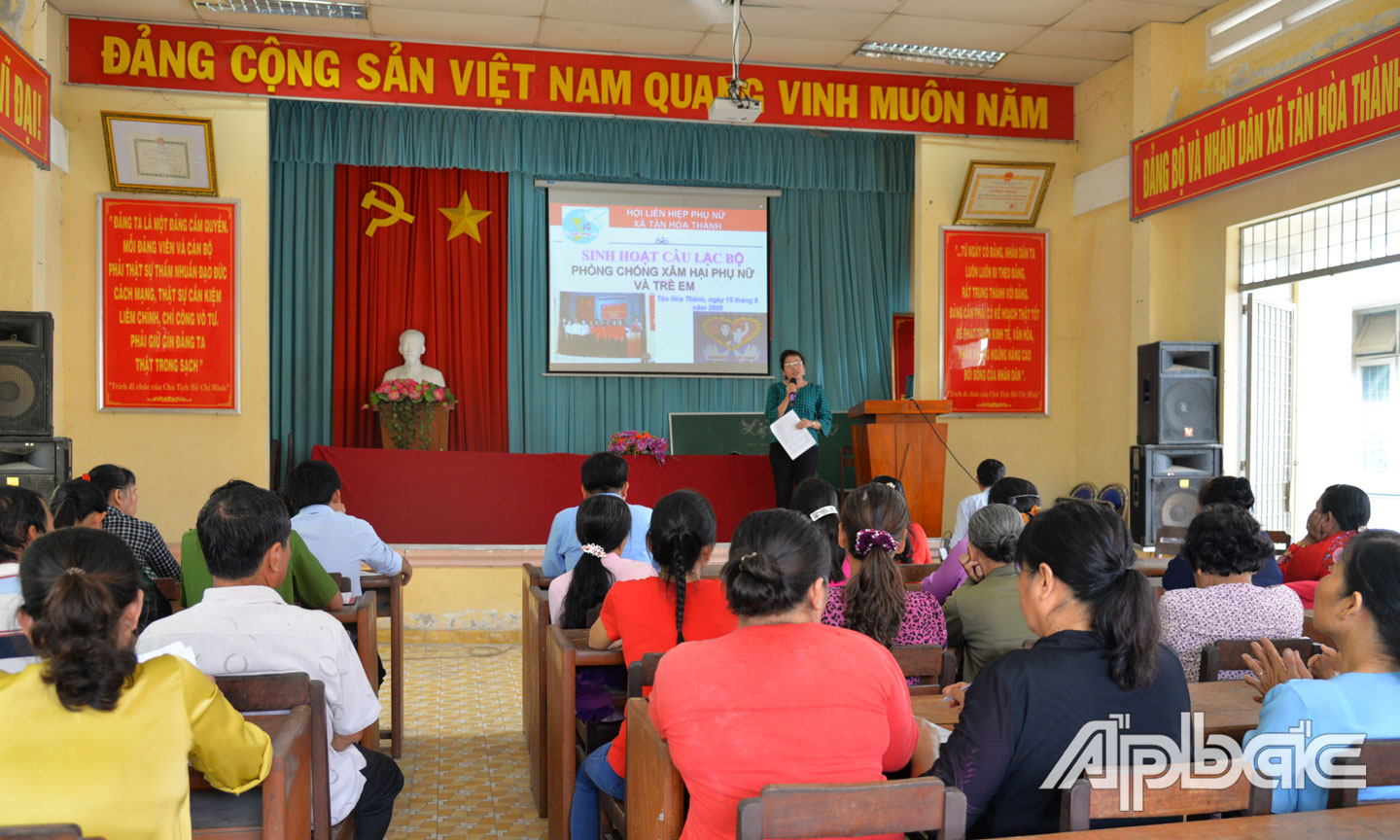 Sinh hoạt CLB Phòng, chống xâm hại phụ nữ và trẻ em của Hội LHPN xã Tân Hòa Thành,  huyện Tân Phước.