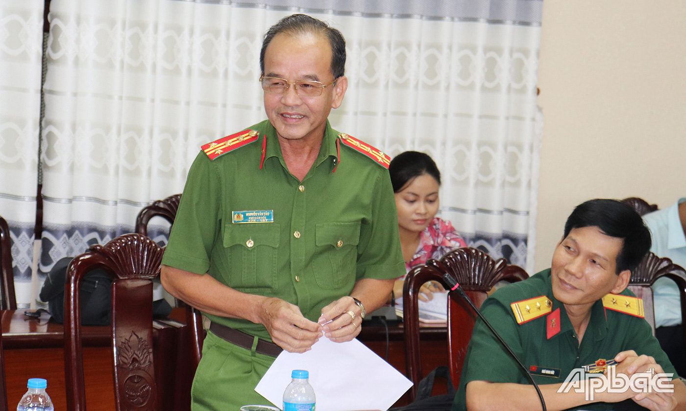 Đại biểu đóng góp ý kiến tại cuộc họp.
