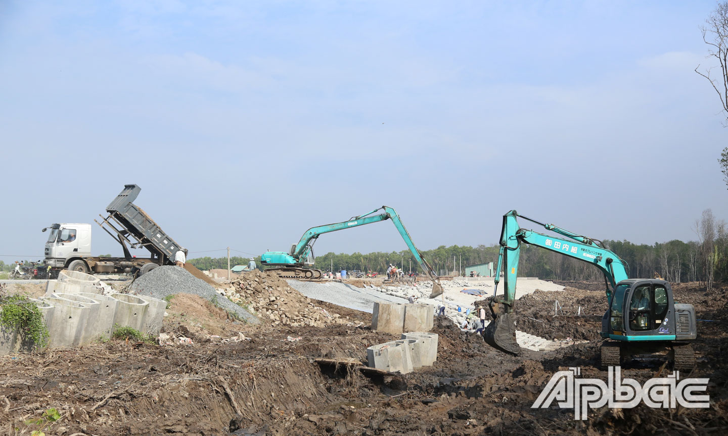 Tất bật trên công trình  trong những ngày đầu năm.