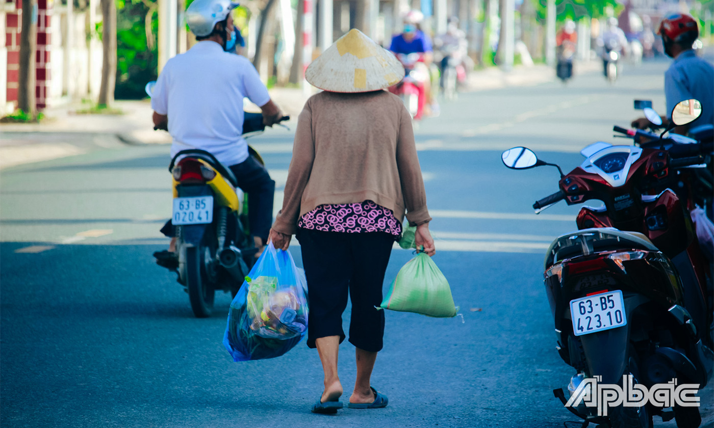 trở thành hình ảnh thân thương ấm lòng của nhiều người dân nghèo khó trong mùa dịch