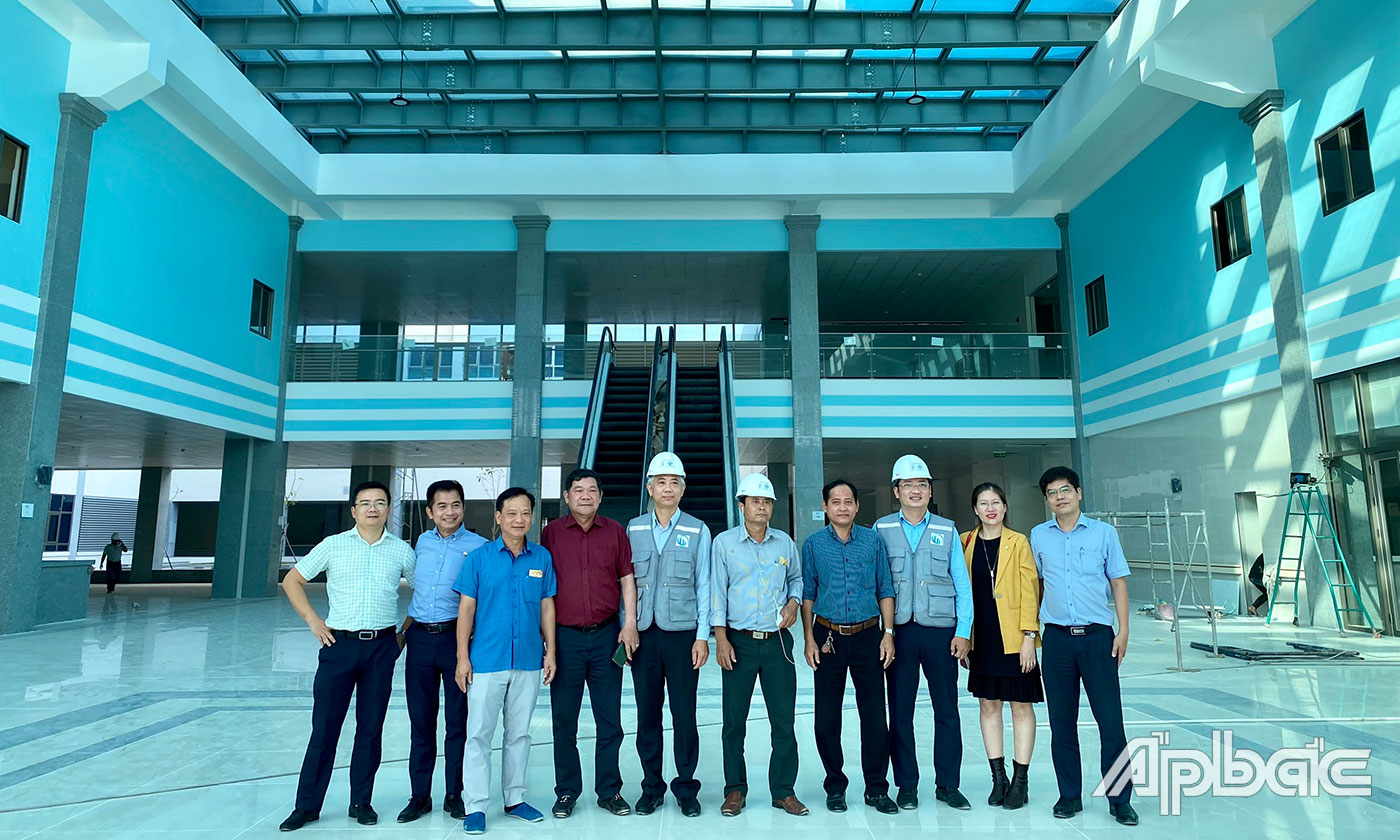 Liên danh nhà thầu cùng chủ đầu tư đến kiểm tra tiến độ Dự án.