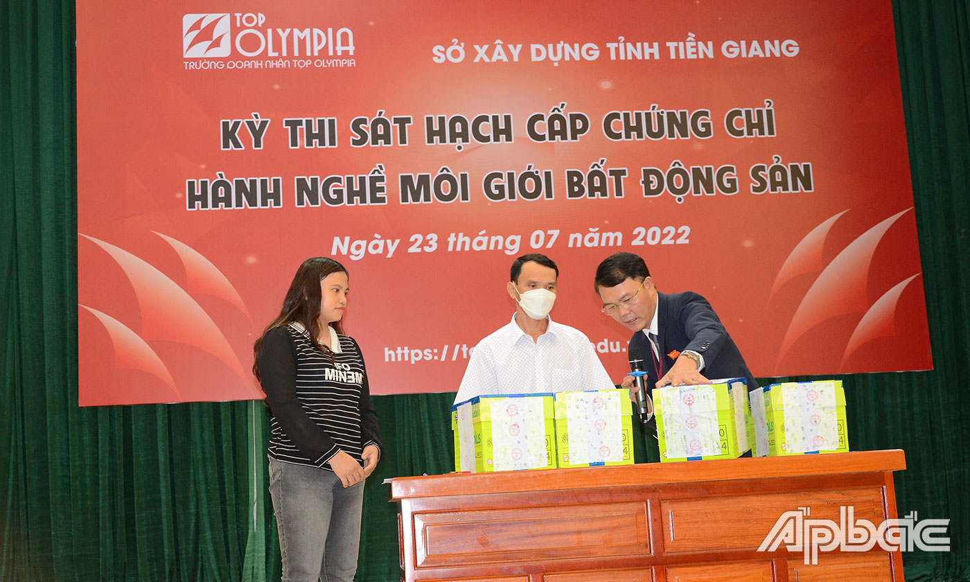 Kiểm tra đề thi.