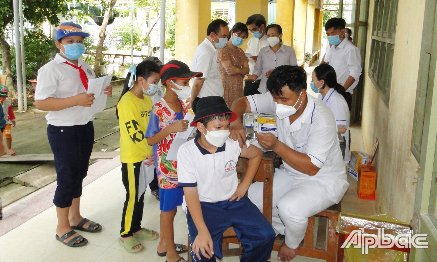 THANH HOÀNG  Cần đẩy nhanh hơn nữa tiêm vắc xin Covid-19 đủ mũi cho trẻ theo chỉ đạo của Bộ Y tế. 