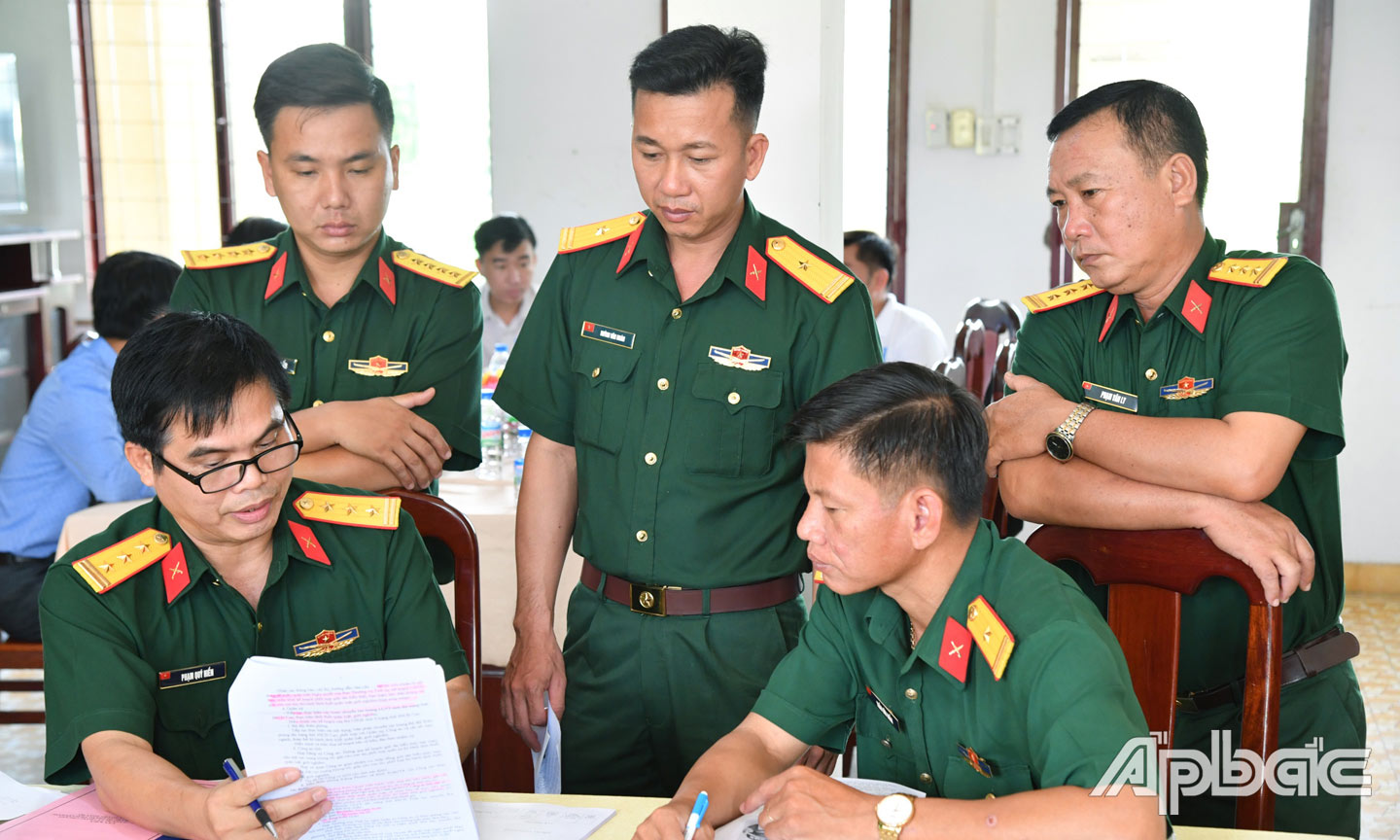 Tổ Nội dung kiểm tra công tác soạn thảo văn kiện diễn tập.