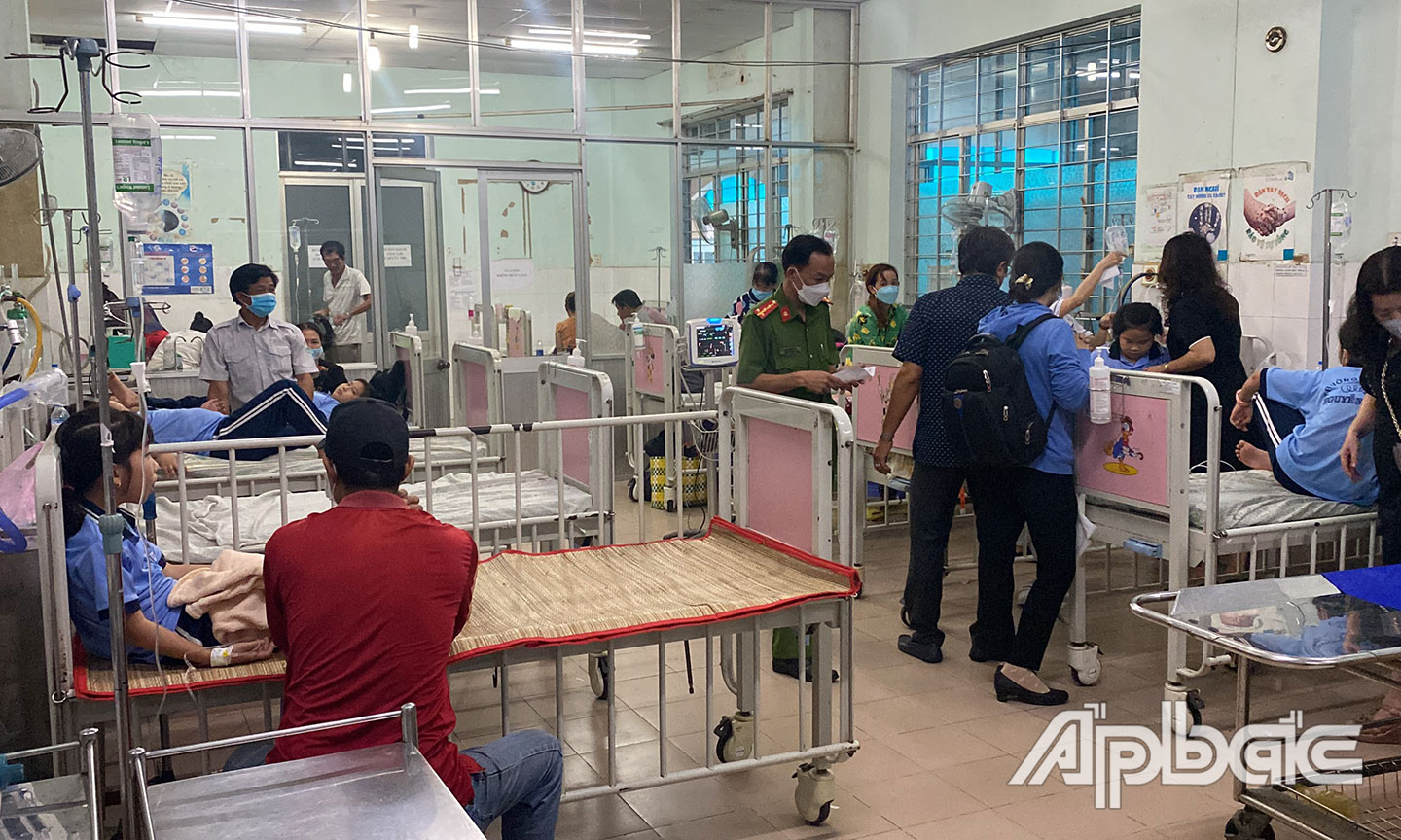 Các em học sinh điều trị tại Bệnh viện đa khoa Tiền Giang.