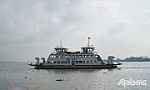 5 chiếc phà loại 100 tấn được huy động tại bến phà tạm Rạch Miễu