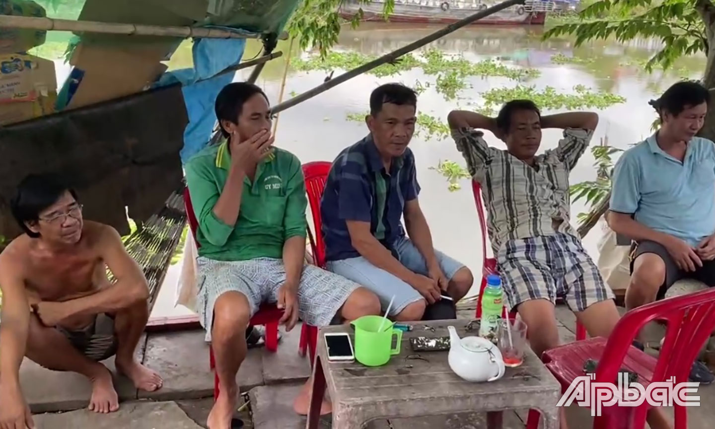 Các đối tượng đánh bạc bị bắt.