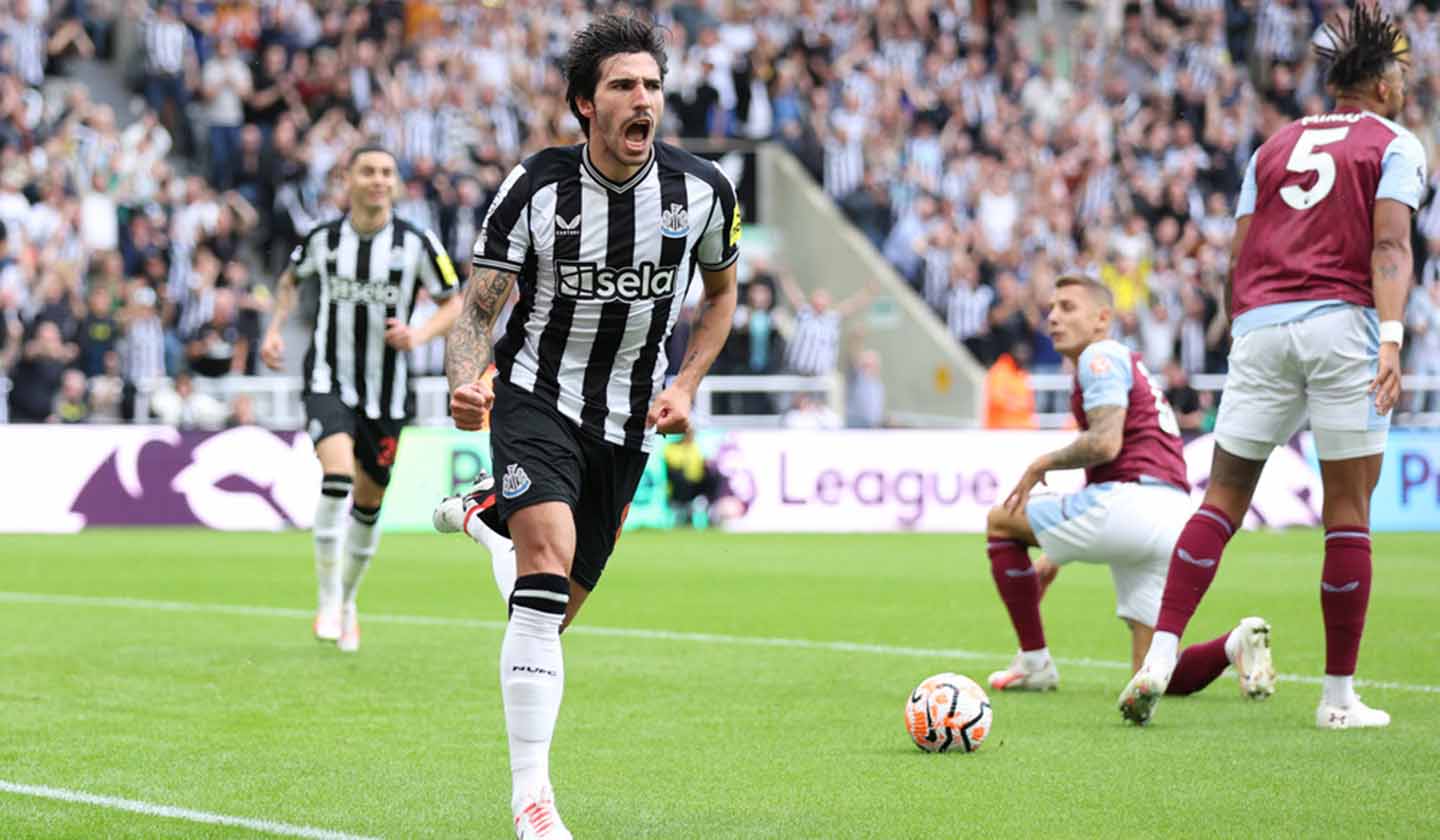 Các cầu thủ Newcastle United đang thổi hơi nóng vào các đại gia của Premier League. Ảnh: Vietnamner.vn