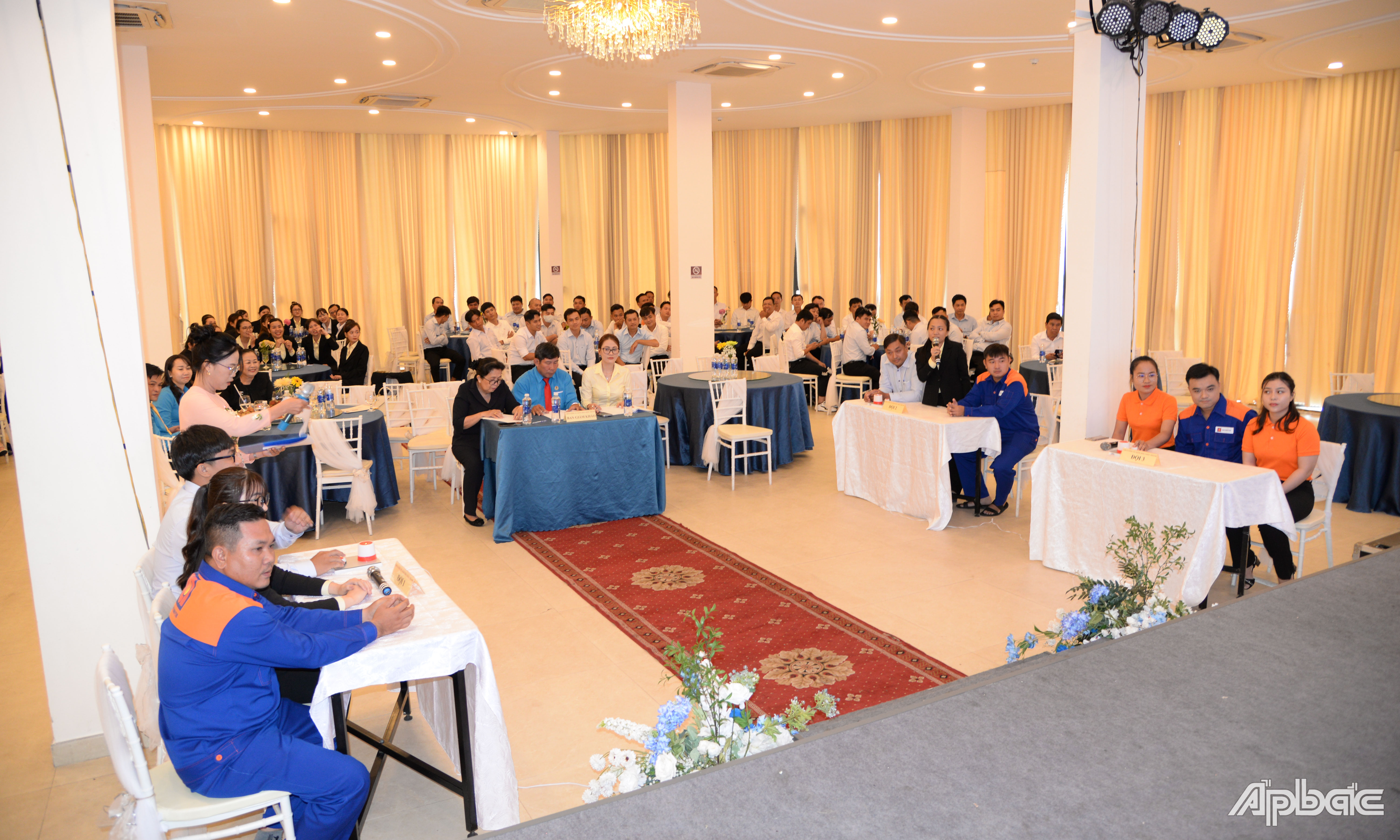 CĐCS Công ty TNHH TMDV Xăng dầu Châu Thành tổ chức thi tìm hiểu kiến thức pháp luật và trò chơi đuổi hình bắt chữ.