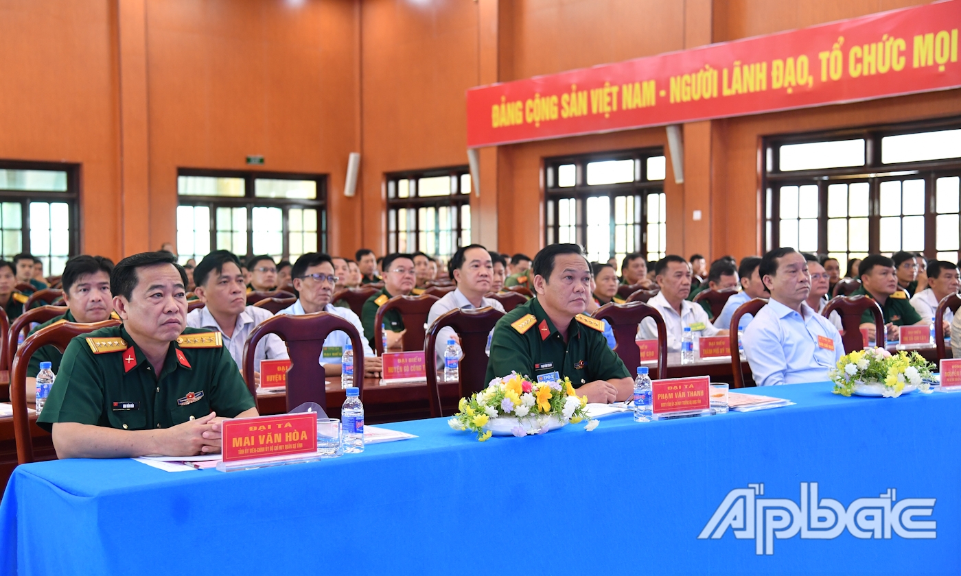 Đại biểu tham dự Diễn tập khu vực phòng thủ huyện Tân Phú Đông.