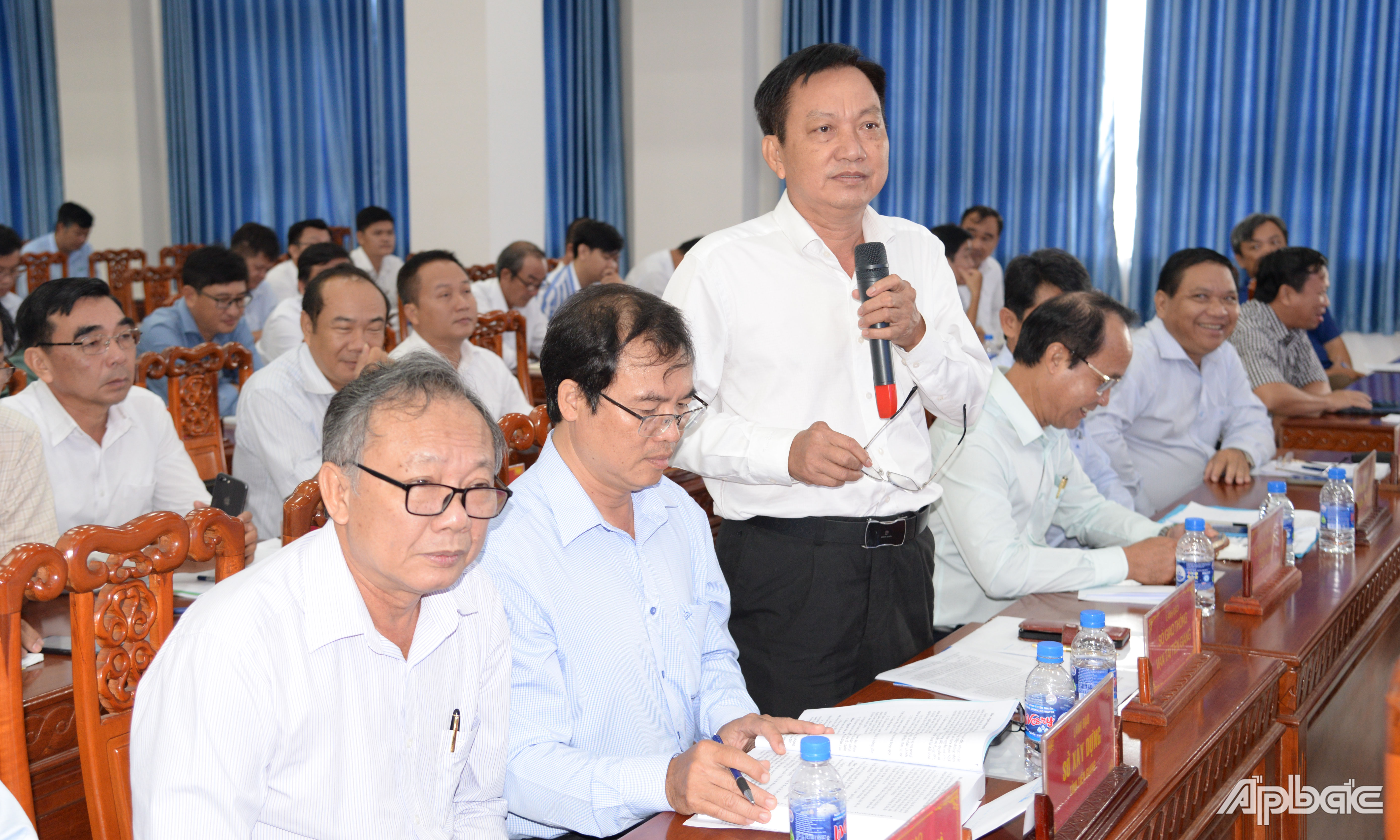Giám đốc Sở Giao thông Vận tải Trần Văn Bon trả lời kiến nghị của HTX.