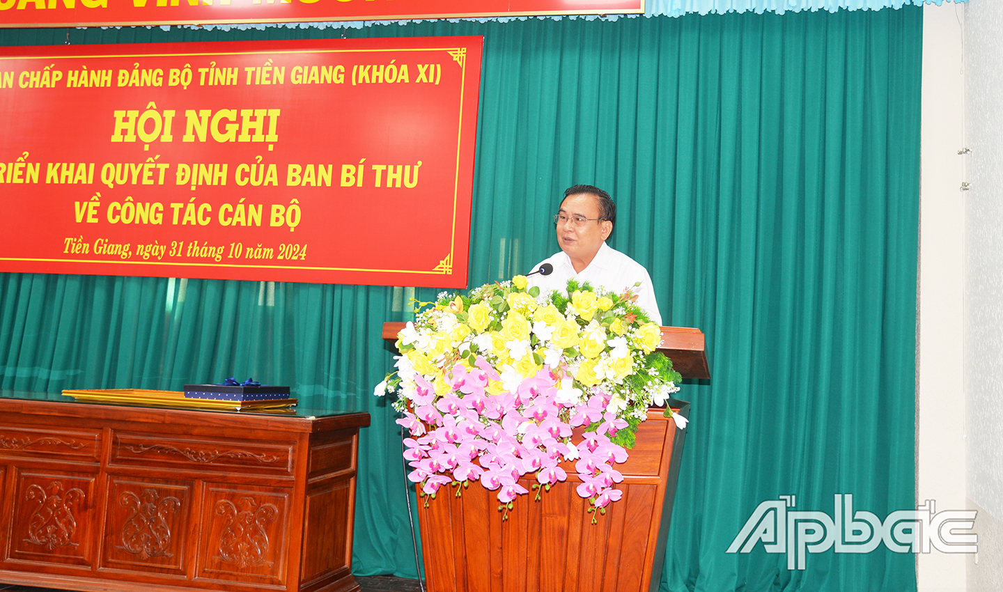 Đồng chí Võ Văn Bình phát biểu tại hội nghị