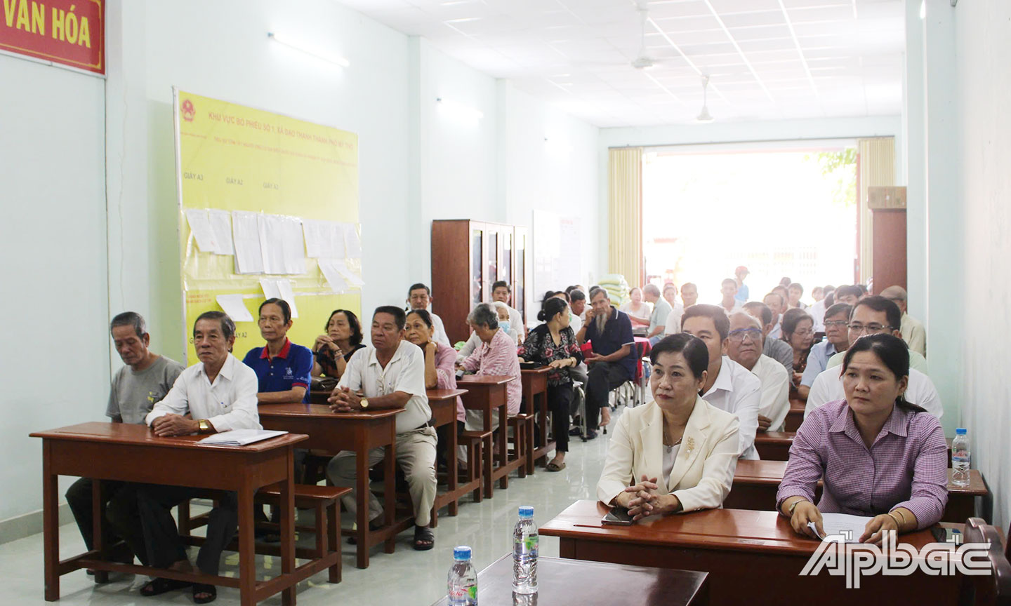 Đồng chí Châu Thị Mỹ Phương dự Ngày hội ĐĐKTDT tại ấp 1, xã Đạo Thạnh. Ảnh: THUỲ TRANG