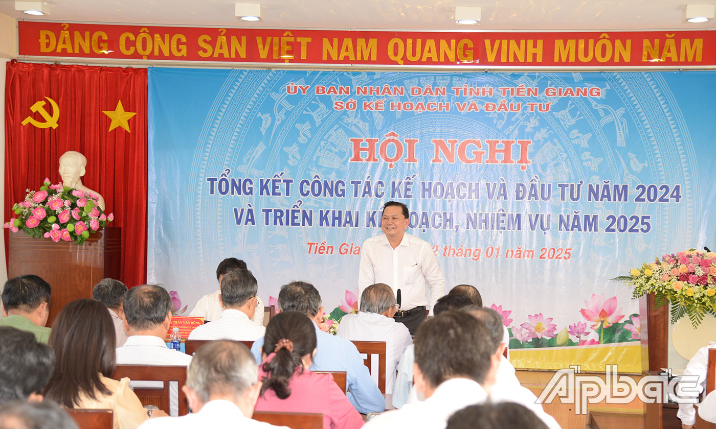 Đồng chí Nguyễn Đình Thông phát biểu tại hội nghị.