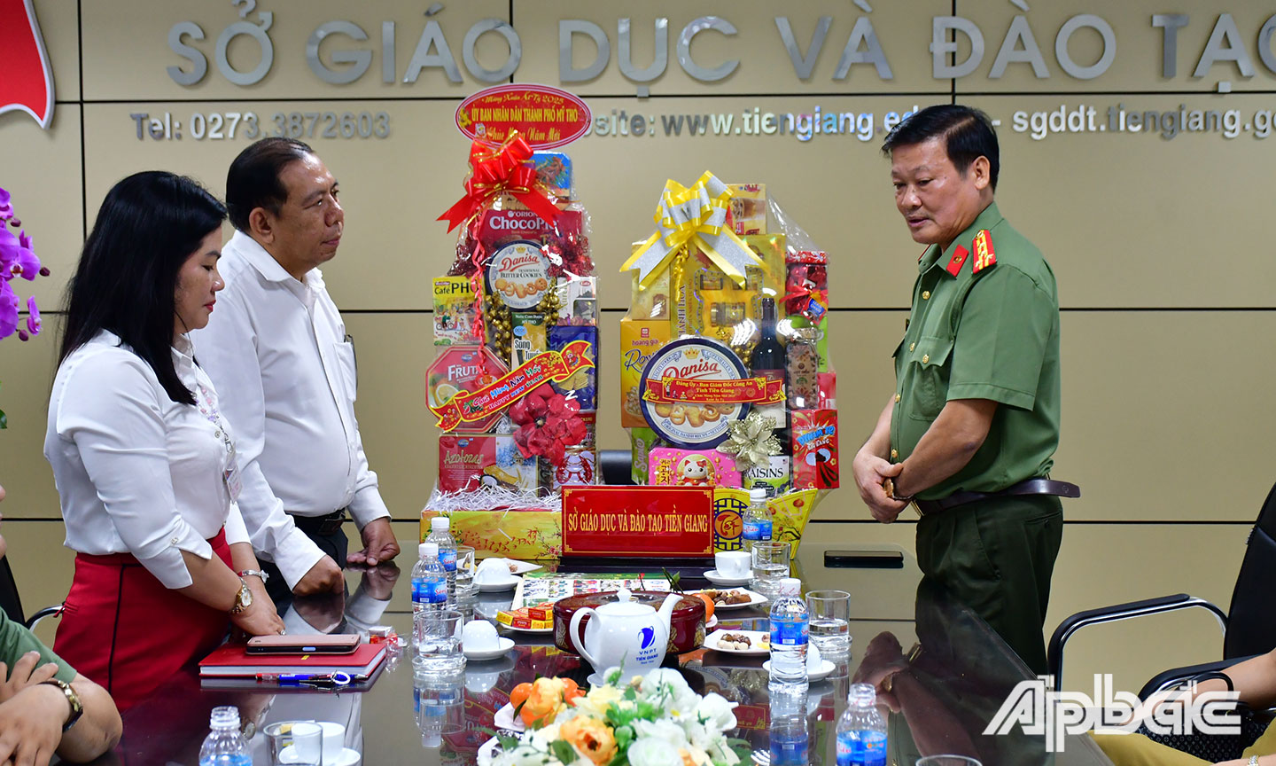 3 Đoàn Công an tỉnh đến thăm và chúc mừng xuân mới năm 2025 tại Sở Giáo dục và đào tạo. Ảnh Đặng Thanh